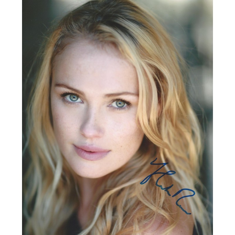 Hannah NEW Autograph