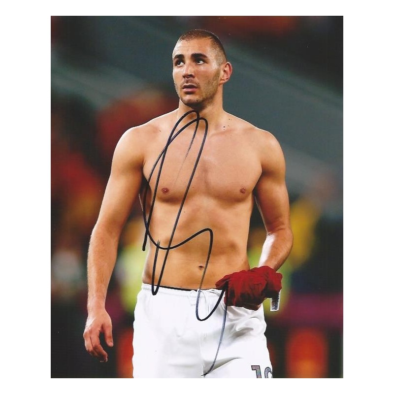 karim benzema signature style