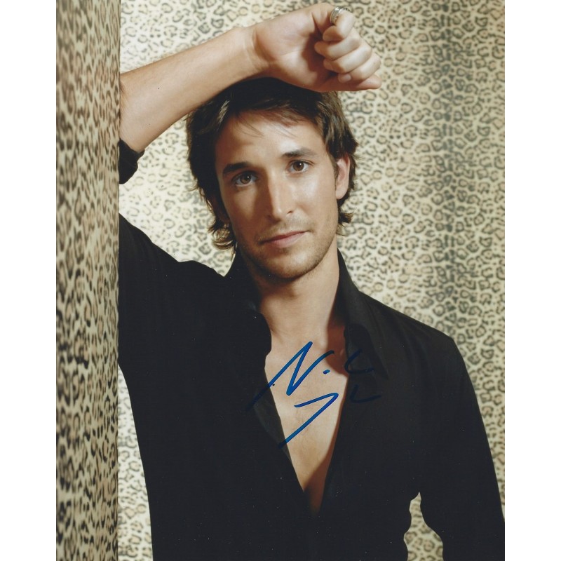 Noah WYLE Autograph