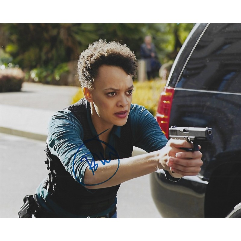 Britne OLDFORD autograph