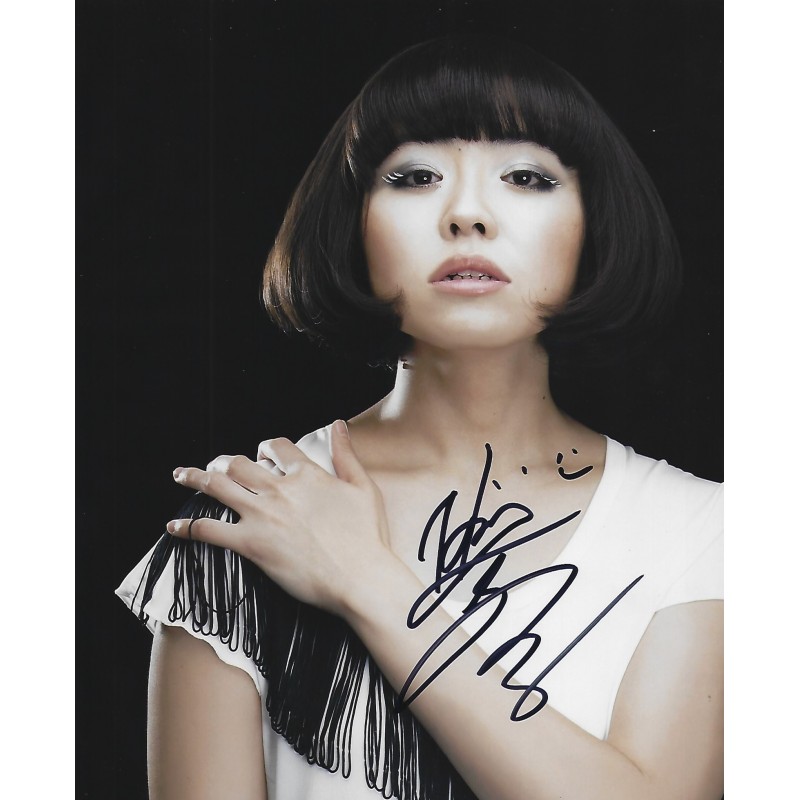 Hiromi Autograph